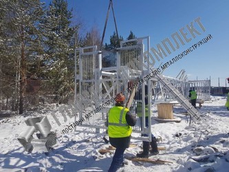 Сборка и установка прожекторной мачты ПМС-32,5 в Алапаевске - зимой